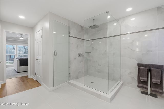 10215 Glenmary Farm Dr, Louisville, KY 40291