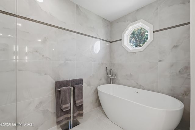 10215 Glenmary Farm Dr, Louisville, KY 40291