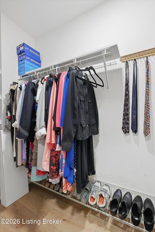 10215 Glenmary Farm Dr, Louisville, KY 40291