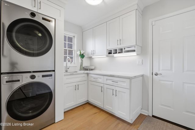 10215 Glenmary Farm Dr, Louisville, KY 40291