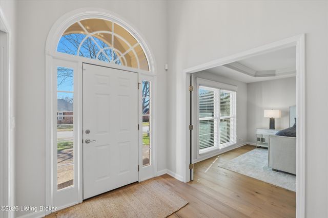 10215 Glenmary Farm Dr, Louisville, KY 40291