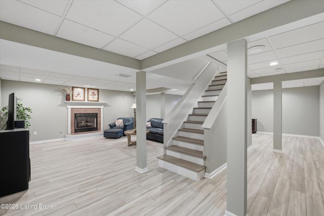 10215 Glenmary Farm Dr, Louisville, KY 40291