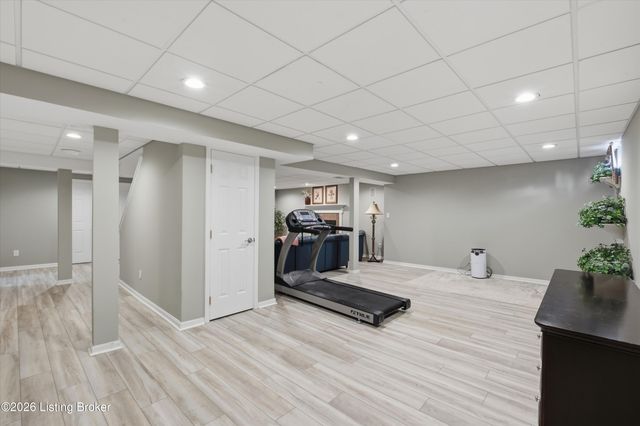 10215 Glenmary Farm Dr, Louisville, KY 40291