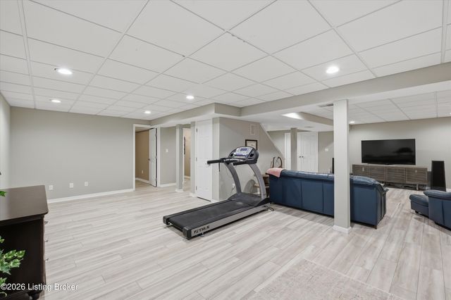 10215 Glenmary Farm Dr, Louisville, KY 40291