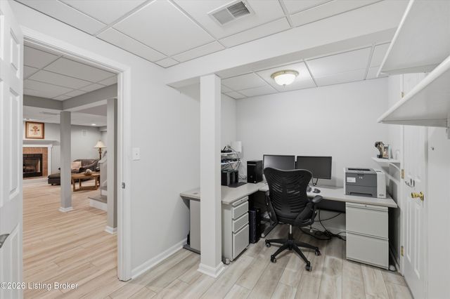 10215 Glenmary Farm Dr, Louisville, KY 40291