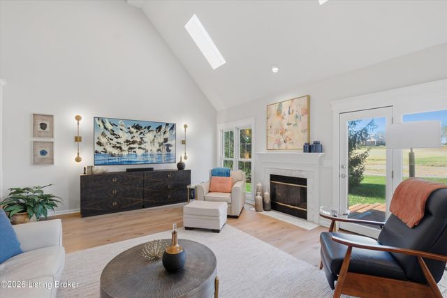 10215 Glenmary Farm Dr, Louisville, KY 40291