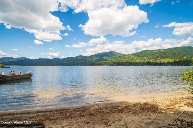 9598 S Upper Twin Lakes Shore, Rathdrum, ID 83858