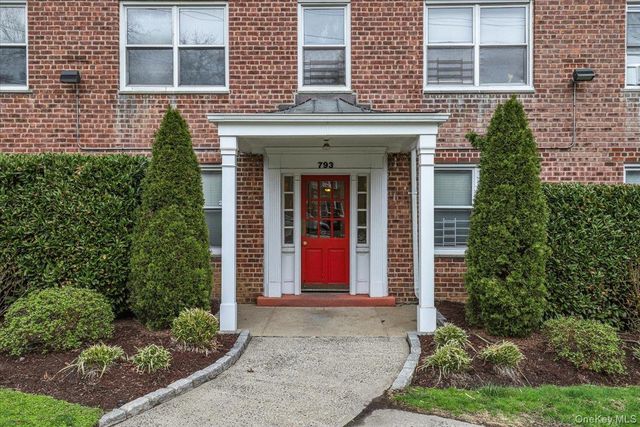 793 Palmer Road 3F, Bronxville, NY 10708