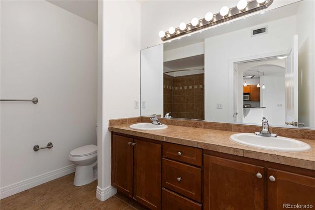 9059 E Panorama Circle B211, Englewood, CO 80112