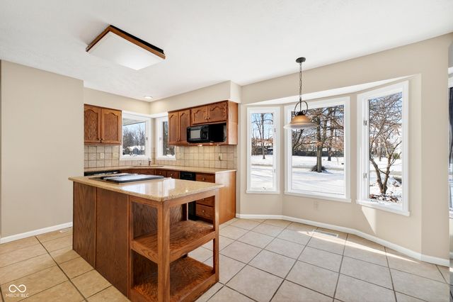 9970 Oakleaf Way, Mccordsville, IN 46055