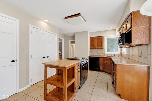 9970 Oakleaf Way, Mccordsville, IN 46055