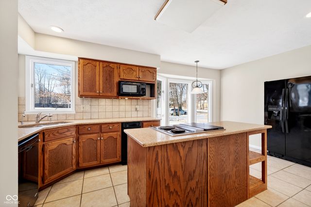 9970 Oakleaf Way, Mccordsville, IN 46055