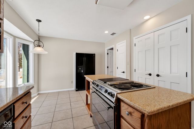 9970 Oakleaf Way, Mccordsville, IN 46055