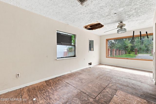 8140 W CONCORD Boulevard W, Jacksonville, FL 32208