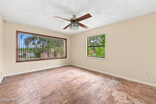 8140 W CONCORD Boulevard W, Jacksonville, FL 32208