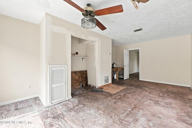 8140 W CONCORD Boulevard W, Jacksonville, FL 32208