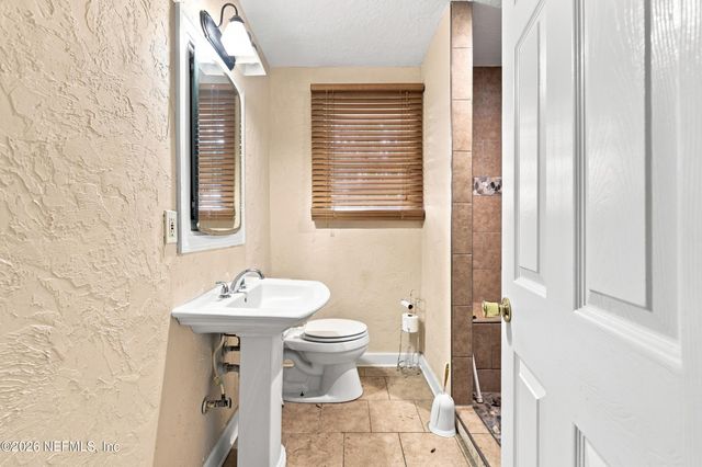 8140 W CONCORD Boulevard W, Jacksonville, FL 32208