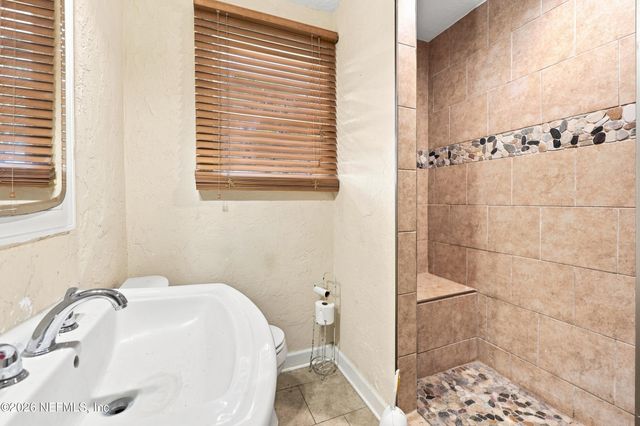 8140 W CONCORD Boulevard W, Jacksonville, FL 32208