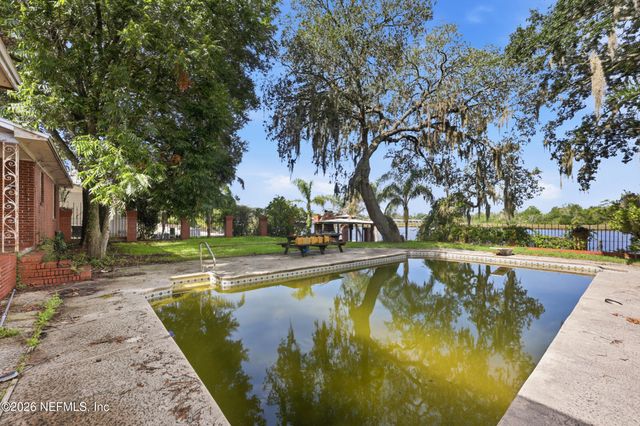 8140 W CONCORD Boulevard W, Jacksonville, FL 32208
