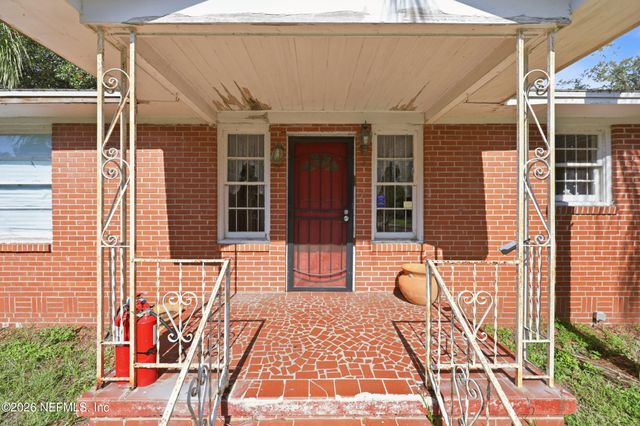 8140 W CONCORD Boulevard W, Jacksonville, FL 32208