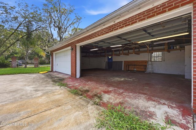 8140 W CONCORD Boulevard W, Jacksonville, FL 32208