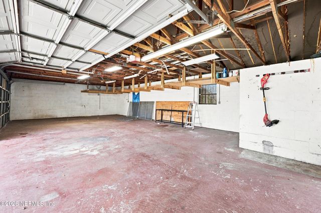 8140 W CONCORD Boulevard W, Jacksonville, FL 32208