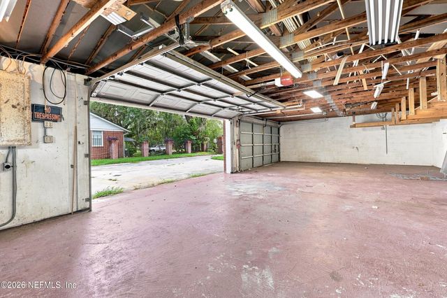 8140 W CONCORD Boulevard W, Jacksonville, FL 32208