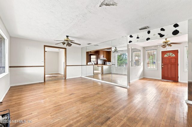 8140 W CONCORD Boulevard W, Jacksonville, FL 32208
