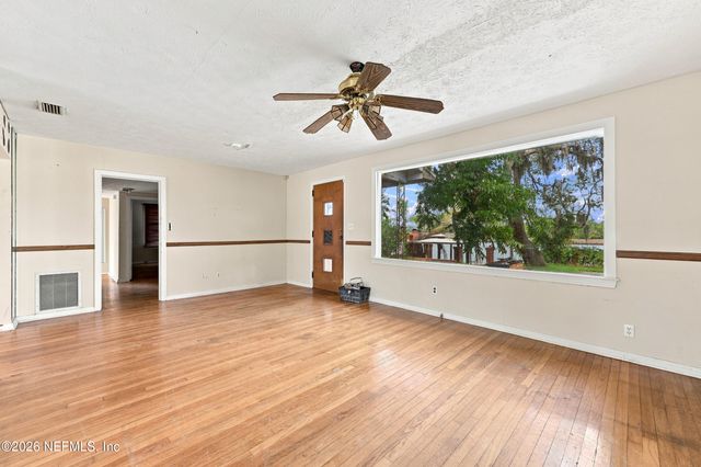8140 W CONCORD Boulevard W, Jacksonville, FL 32208