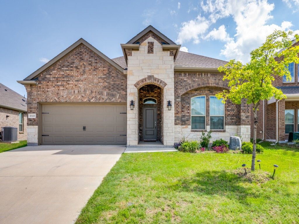 10418 Thunderwood Drive, Aubrey, TX 76227