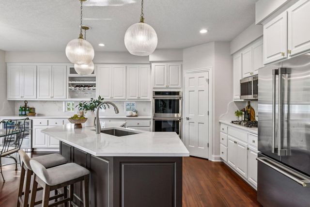 1981 Topaz Drive, Chanhassen, MN 55317