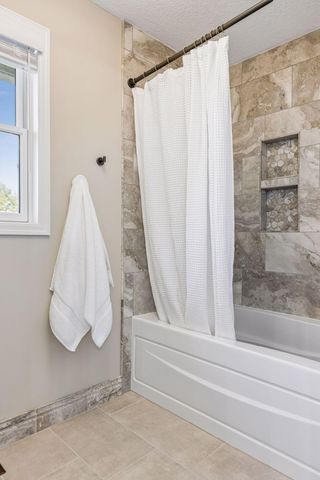 1981 Topaz Drive, Chanhassen, MN 55317