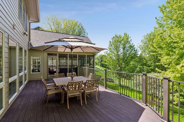 1981 Topaz Drive, Chanhassen, MN 55317