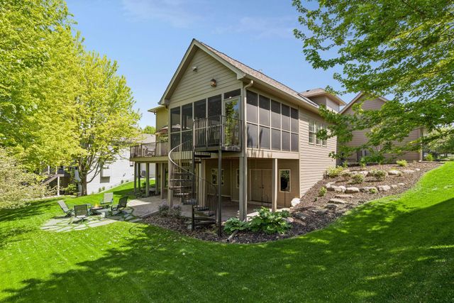 1981 Topaz Drive, Chanhassen, MN 55317