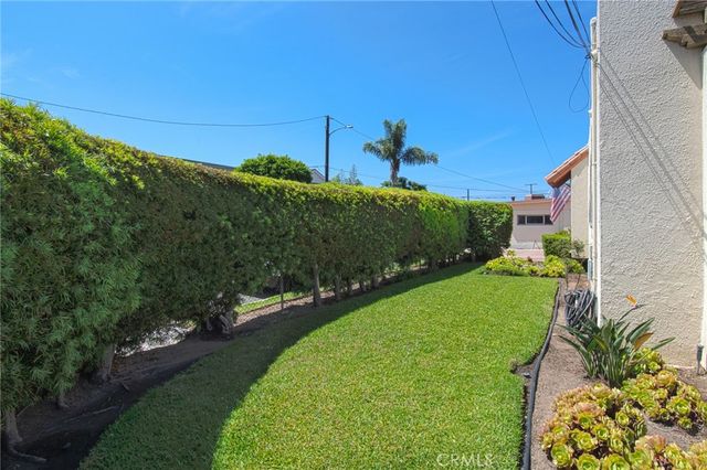 2209 Elden Avenue, Costa Mesa, CA 92627