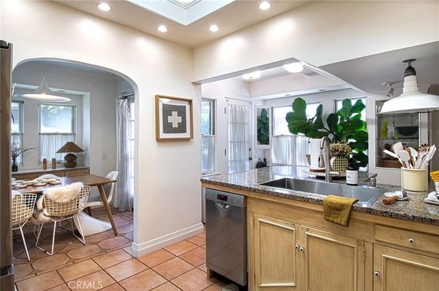 2209 Elden Avenue, Costa Mesa, CA 92627