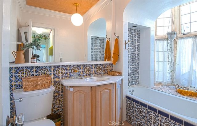 2209 Elden Avenue, Costa Mesa, CA 92627