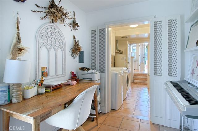 2209 Elden Avenue, Costa Mesa, CA 92627