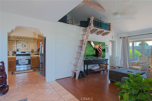 2209 Elden Avenue, Costa Mesa, CA 92627