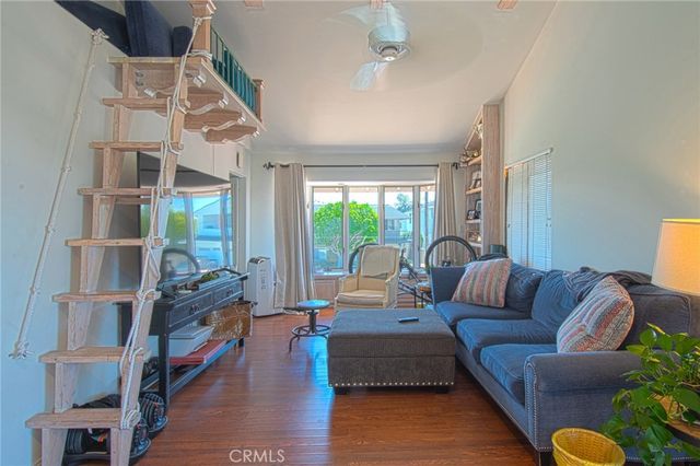 2209 Elden Avenue, Costa Mesa, CA 92627