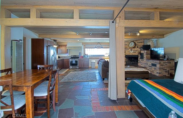 2209 Elden Avenue, Costa Mesa, CA 92627
