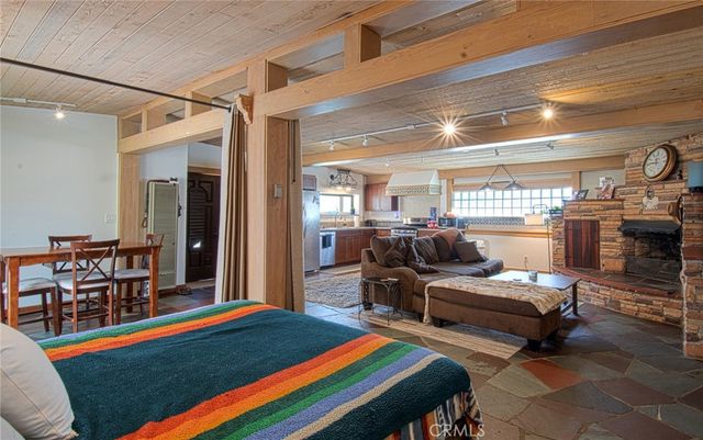 2209 Elden Avenue, Costa Mesa, CA 92627