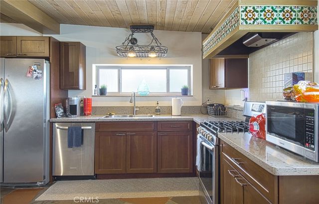 2209 Elden Avenue, Costa Mesa, CA 92627