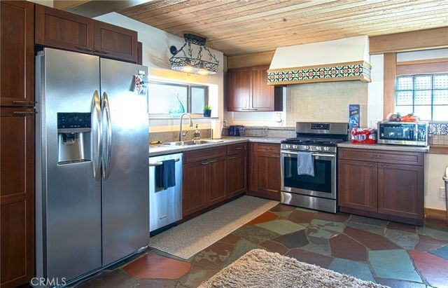 2209 Elden Avenue, Costa Mesa, CA 92627