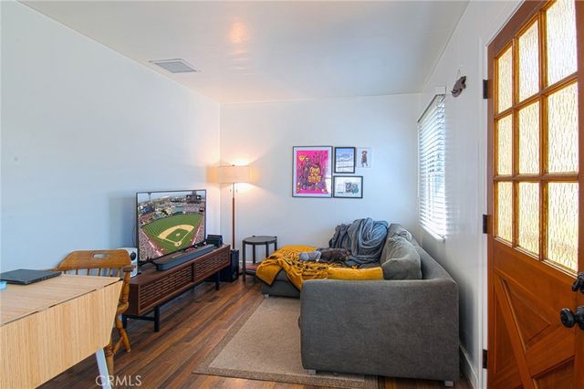 2209 Elden Avenue, Costa Mesa, CA 92627