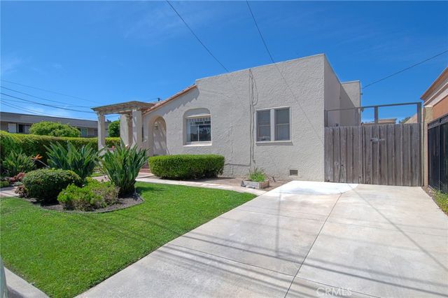 2209 Elden Avenue, Costa Mesa, CA 92627