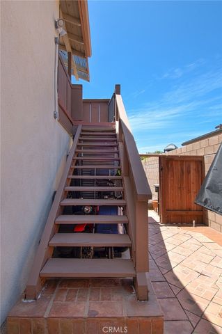 2209 Elden Avenue, Costa Mesa, CA 92627