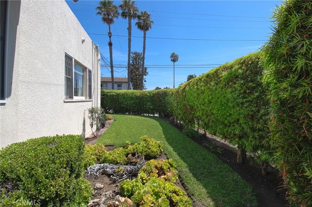 2209 Elden Avenue, Costa Mesa, CA 92627
