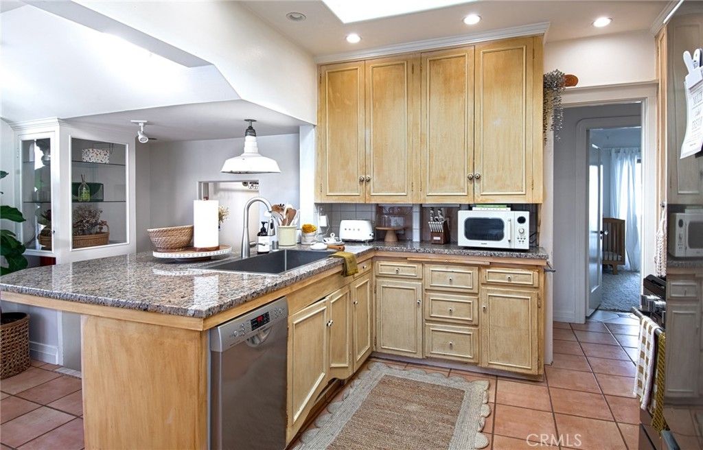 Image 16 of property listing at 2209 Elden Avenue, Costa Mesa, CA 92627