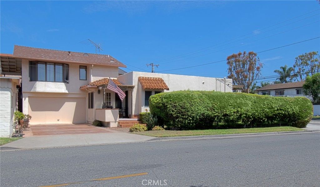Image 1 of property listing at 2209 Elden Avenue, Costa Mesa, CA 92627